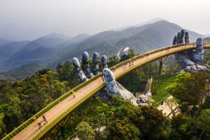 Aranyhíd: két óriás kéz tartja Vietnám kedvenc hídját