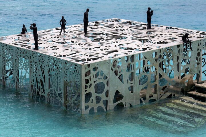 A világ első, félig víz alatti múzeuma a Maldív-szigeteken